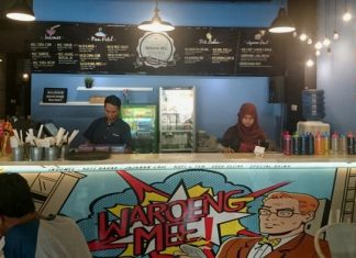 Warung Nongkrong di Jalan Blora